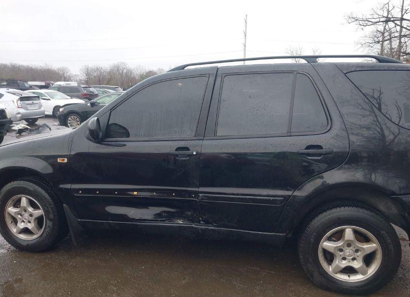 Photo 14 of 2000 Mercedes-benz Ml 320 (VIN 4JGAB54E4YA145304)