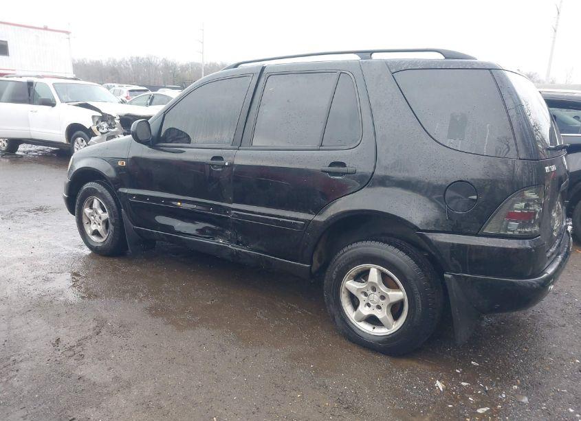 Photo 3 of 2000 Mercedes-benz Ml 320 (VIN 4JGAB54E4YA145304)
