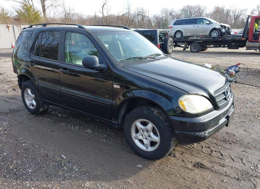 1999 Mercedes-benz Ml 320 (VIN 4JGAB54E5XA143074) main photo