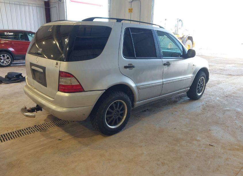 Photo 4 of 2000 Mercedes-benz Ml 320 (VIN 4JGAB54E5YA162306)