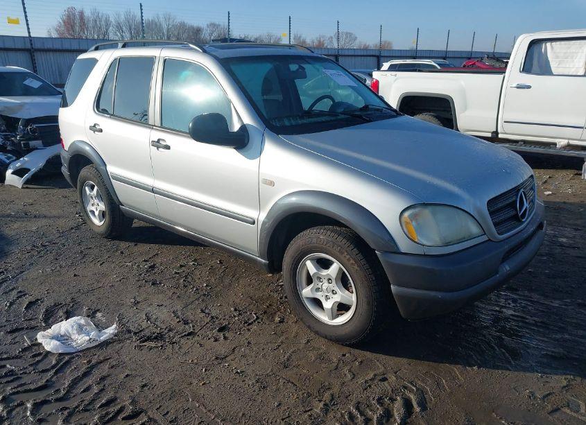 1999 Mercedes-benz Ml 320 (VIN 4JGAB54E8XA054566) main photo