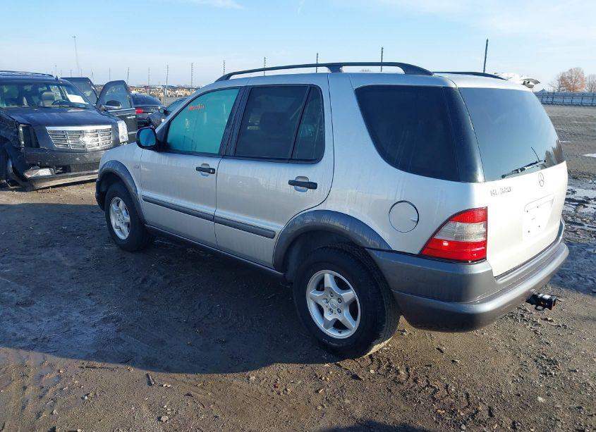 Photo 3 of 1999 Mercedes-benz Ml 320 (VIN 4JGAB54E8XA054566)