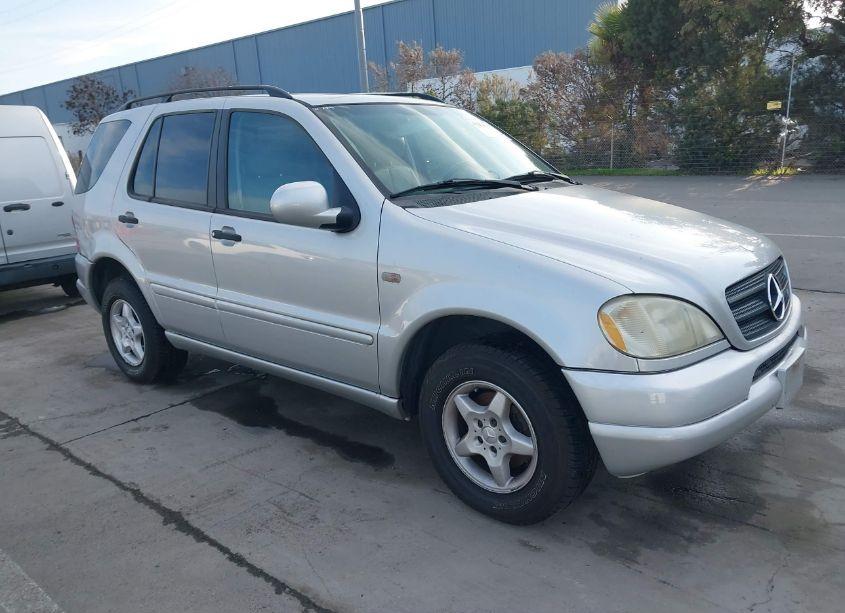 2000 Mercedes-benz Ml 320 (VIN 4JGAB54E9YA175396) main photo