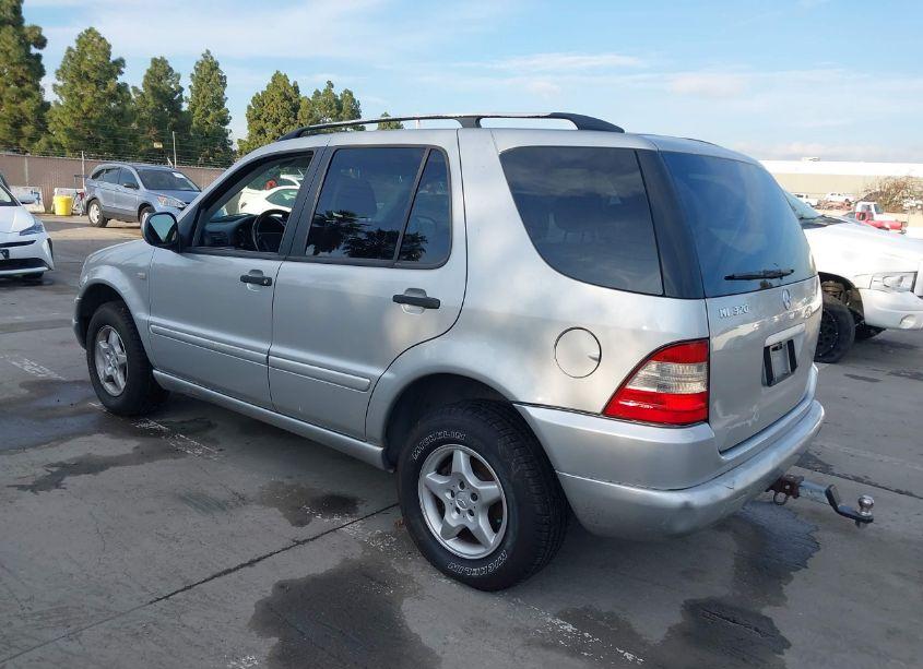 Photo 3 of 2000 Mercedes-benz Ml 320 (VIN 4JGAB54E9YA175396)