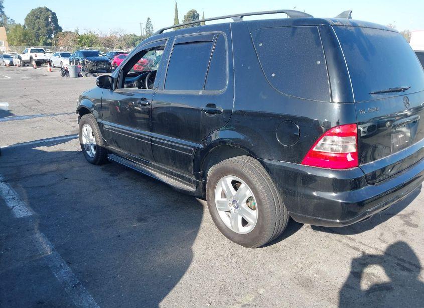 Photo 3 of 2005 Mercedes-benz Ml 350 4MATIC (VIN 4JGAB57E15A558689)