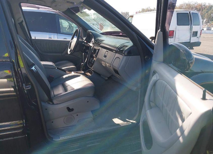 Photo 5 of 2005 Mercedes-benz Ml 350 4MATIC (VIN 4JGAB57E15A558689)