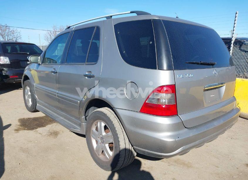 Photo 3 of 2005 Mercedes-benz Ml 350 4MATIC (VIN 4JGAB57E65A550801)