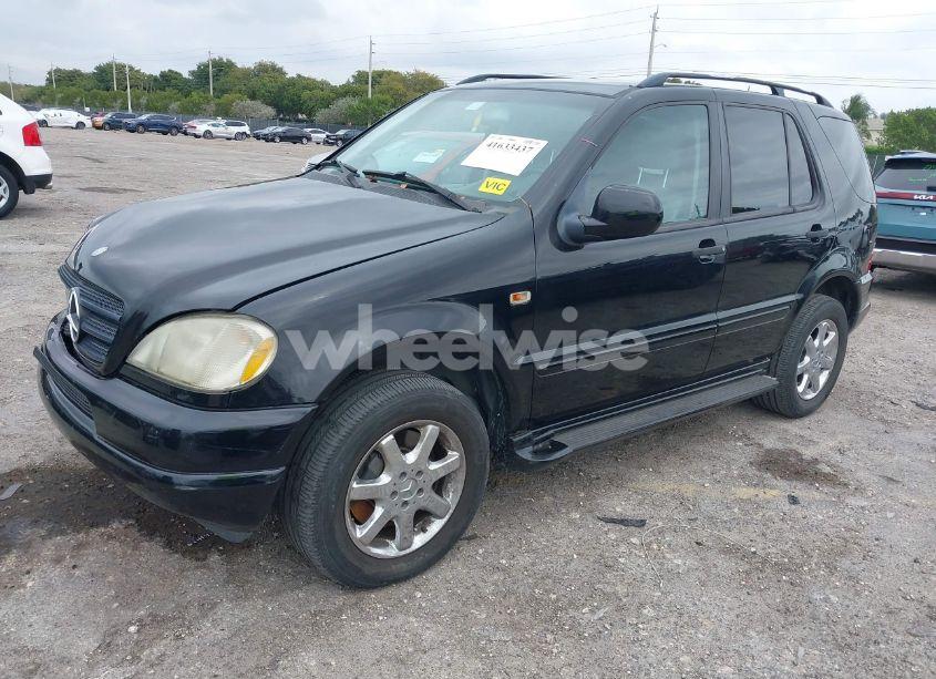 Photo 2 of 2000 Mercedes-benz Ml 430 (VIN 4JGAB72E2YA188084)
