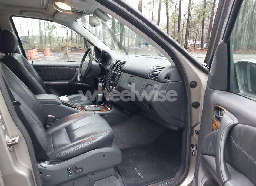 Photo 5 of 2005 Mercedes-benz Ml 500 4MATIC (VIN 4JGAB75E45A561813)