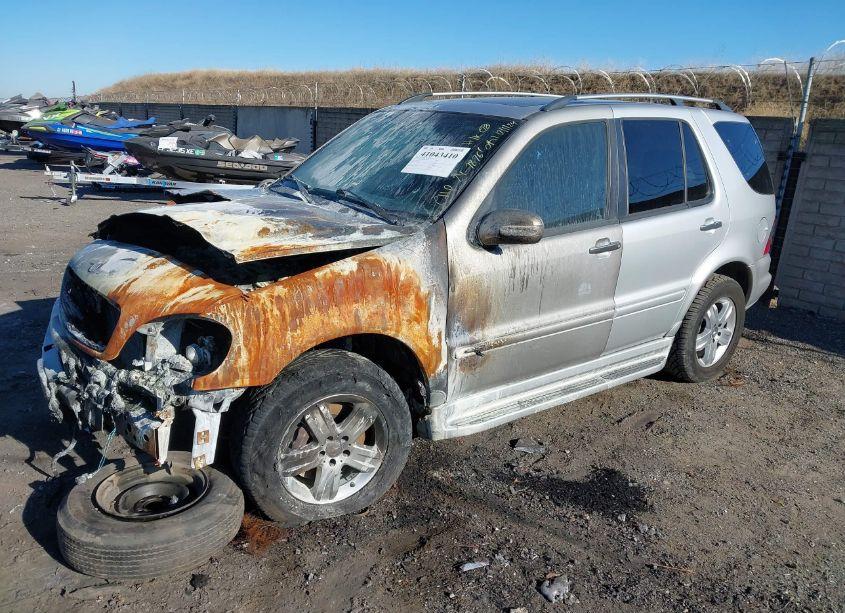 Photo 2 of 2005 Mercedes-benz Ml 500 4MATIC (VIN 4JGAB75E75A528370)