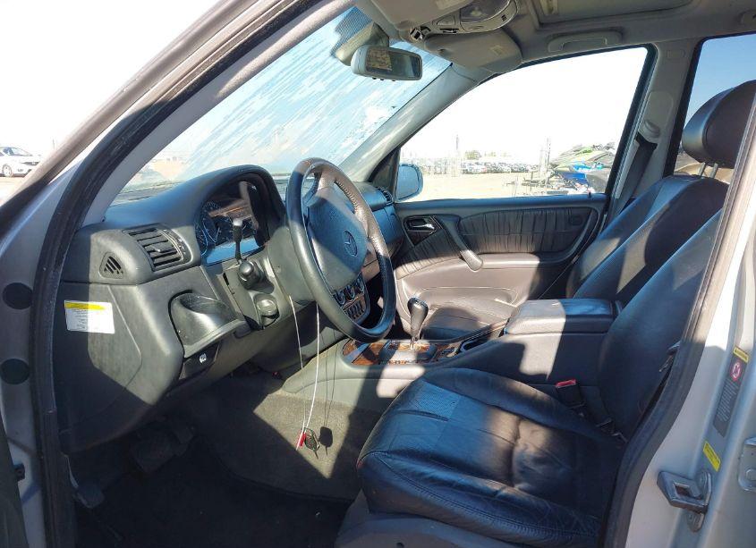 Photo 5 of 2005 Mercedes-benz Ml 500 4MATIC (VIN 4JGAB75E75A528370)