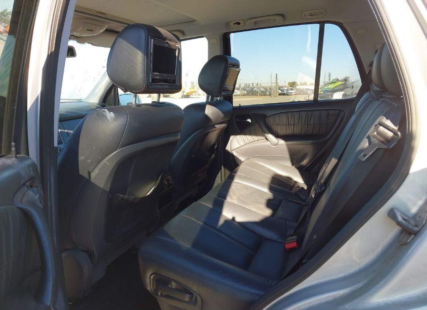 Photo 8 of 2005 Mercedes-benz Ml 500 4MATIC (VIN 4JGAB75E75A528370)