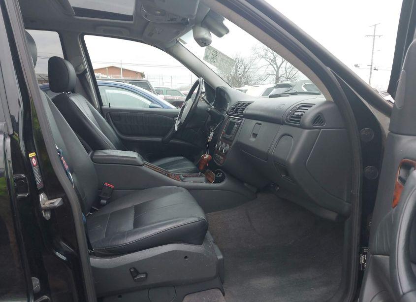 Photo 5 of 2005 Mercedes-benz Ml 500 4MATIC (VIN 4JGAB75E75A562549)