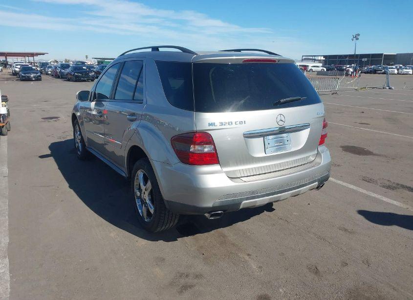Photo 3 of 2008 Mercedes-benz Ml 320 CDI 4MATIC (VIN 4JGBB22E28A369211)