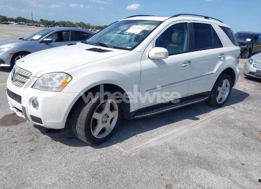 Photo 2 of 2008 Mercedes-benz Ml 550 4MATIC (VIN 4JGBB72E58A324969)