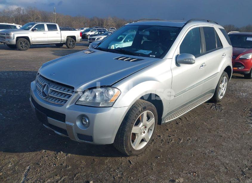 Photo 2 of 2008 Mercedes-benz Ml 550 4MATIC (VIN 4JGBB72E58A399316)