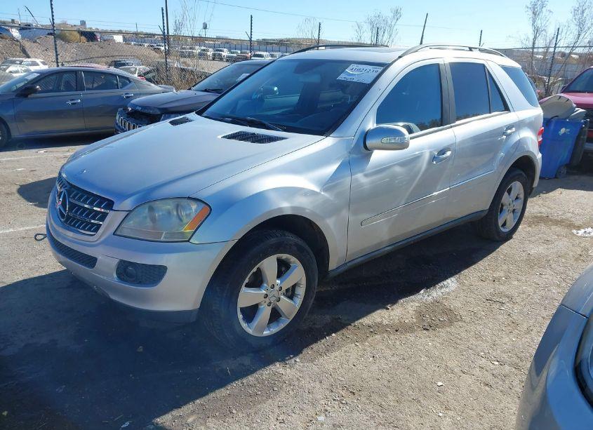 Photo 2 of 2006 Mercedes-benz Ml 500 4MATIC (VIN 4JGBB75E16A072727)