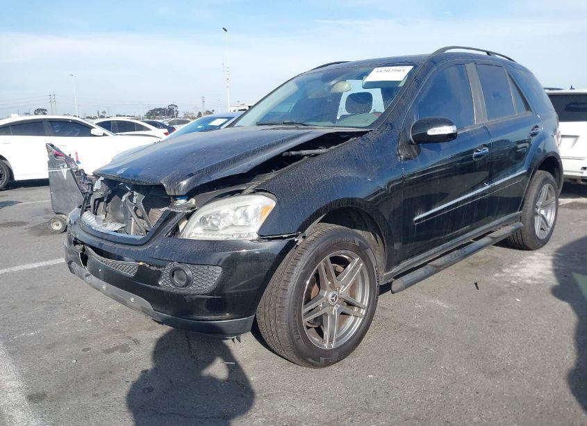 Photo 2 of 2006 Mercedes-benz Ml 500 4MATIC (VIN 4JGBB75E36A016031)