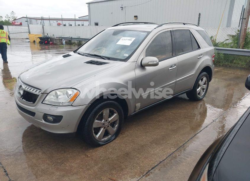 Photo 2 of 2006 Mercedes-benz Ml 500 4MATIC (VIN 4JGBB75E86A091274)