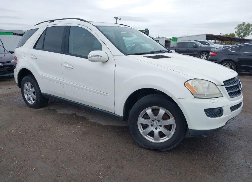 2006 Mercedes-benz Ml 350 4MATIC (VIN 4JGBB86E76A047139) main photo