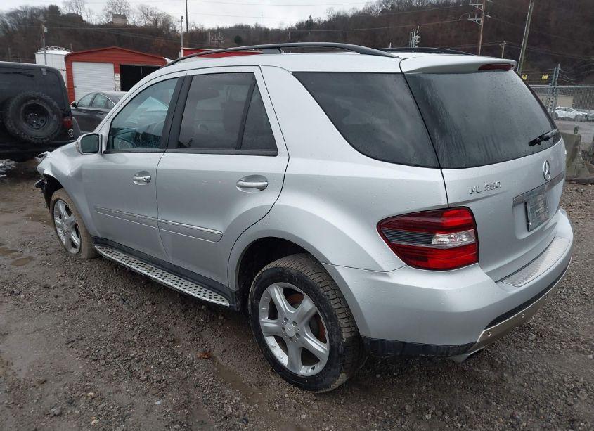 Photo 3 of 2008 Mercedes-benz Ml 350 4MATIC (VIN 4JGBB86E88A396698)