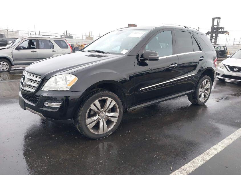Photo 2 of 2011 Mercedes-benz Ml 350 4MATIC (VIN 4JGBB8GB0BA728502)