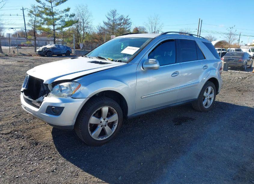 Photo 2 of 2010 Mercedes-benz Ml 350 4MATIC (VIN 4JGBB8GB1AA580309)