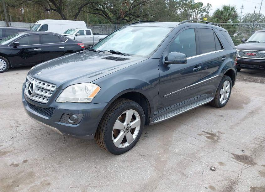 Photo 2 of 2011 Mercedes-benz Ml 350 4MATIC (VIN 4JGBB8GB1BA724328)