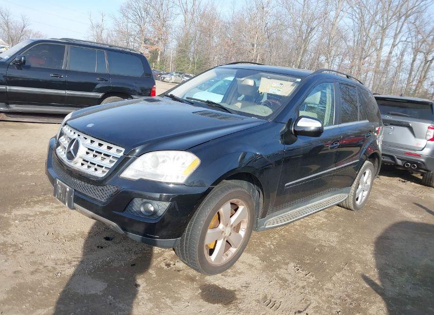 Photo 2 of 2010 Mercedes-benz Ml 350 4MATIC (VIN 4JGBB8GB2AA572428)