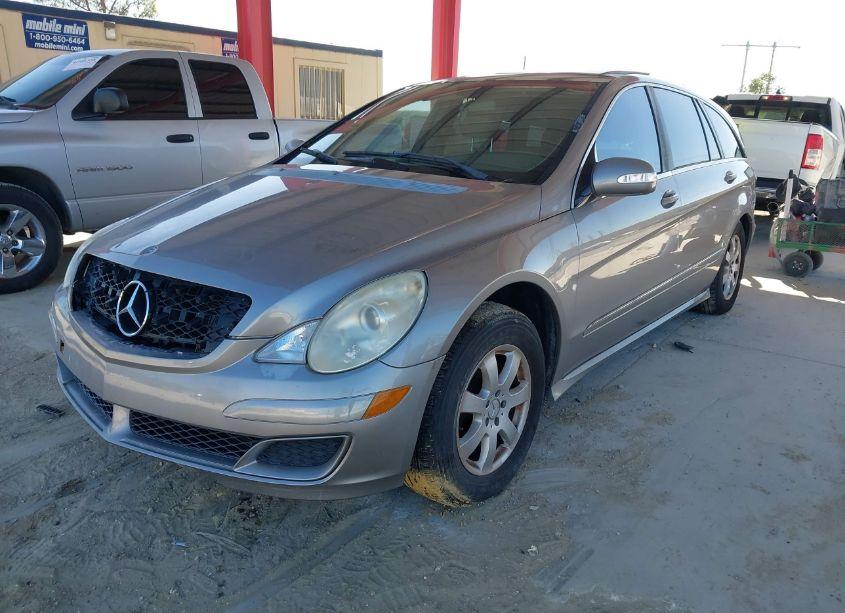 Photo 2 of 2006 Mercedes-benz R 350 4MATIC (VIN 4JGCB65E26A014057)