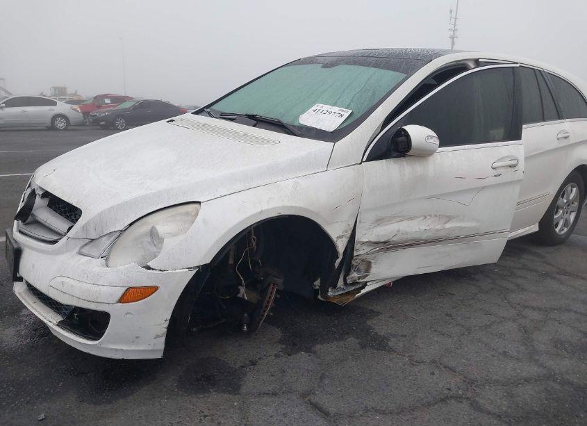 Photo 6 of 2006 Mercedes-benz R 350 4MATIC (VIN 4JGCB65E66A011985)