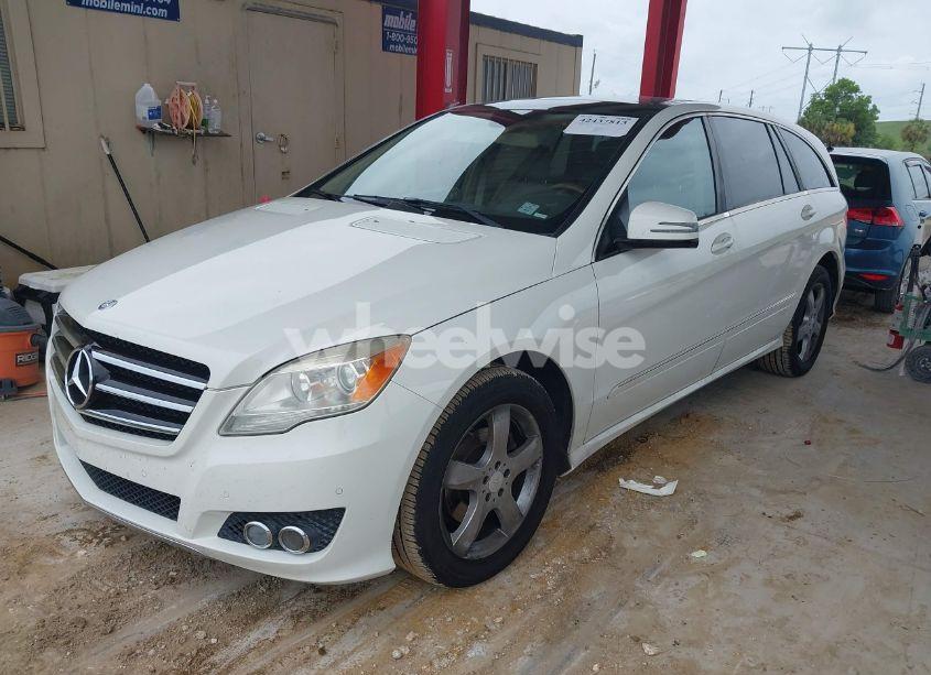Photo 2 of 2011 Mercedes-benz R 350 4MATIC (VIN 4JGCB6FEXBA113685)