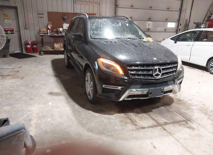 2015 Mercedes-benz Ml 400 4MATIC (VIN 4JGDA5GB2FA460066) main photo