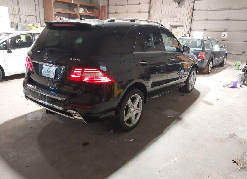 Photo 4 of 2015 Mercedes-benz Ml 400 4MATIC (VIN 4JGDA5GB2FA460066)