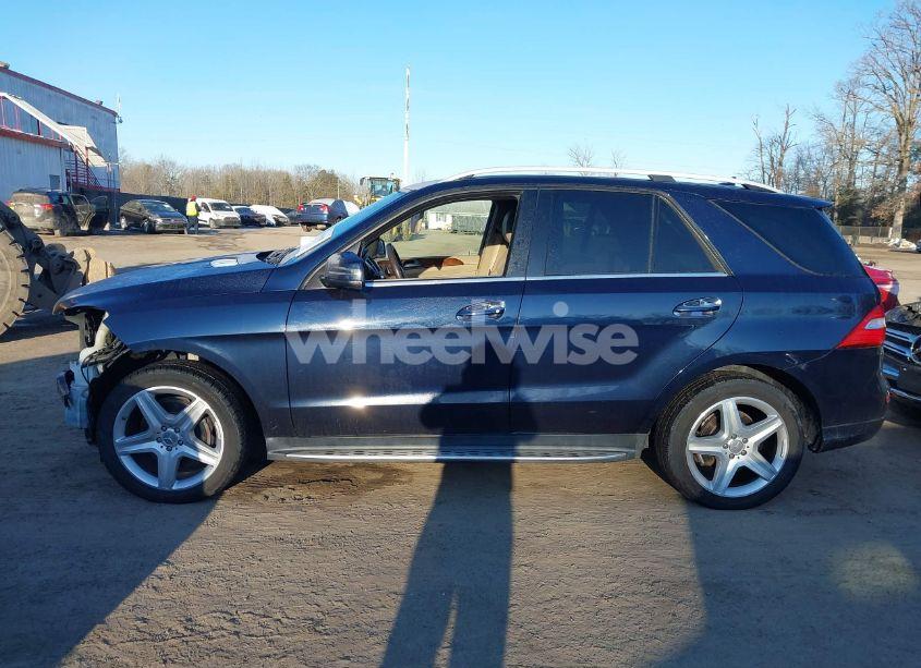 Photo 15 of 2015 Mercedes-benz Ml 400 4MATIC (VIN 4JGDA5GB3FA469911)