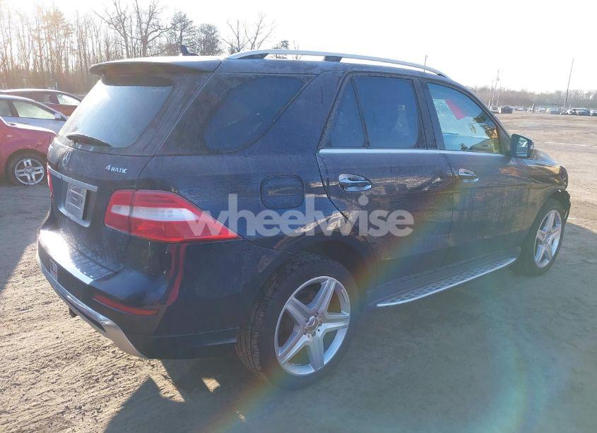 Photo 4 of 2015 Mercedes-benz Ml 400 4MATIC (VIN 4JGDA5GB3FA469911)