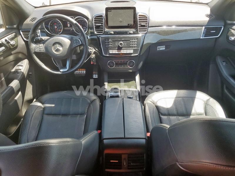 Photo 3 of 2019 MERCEDES-BENZ GLE 400 4MATIC (VIN 4JGDA5GB5KB207053)