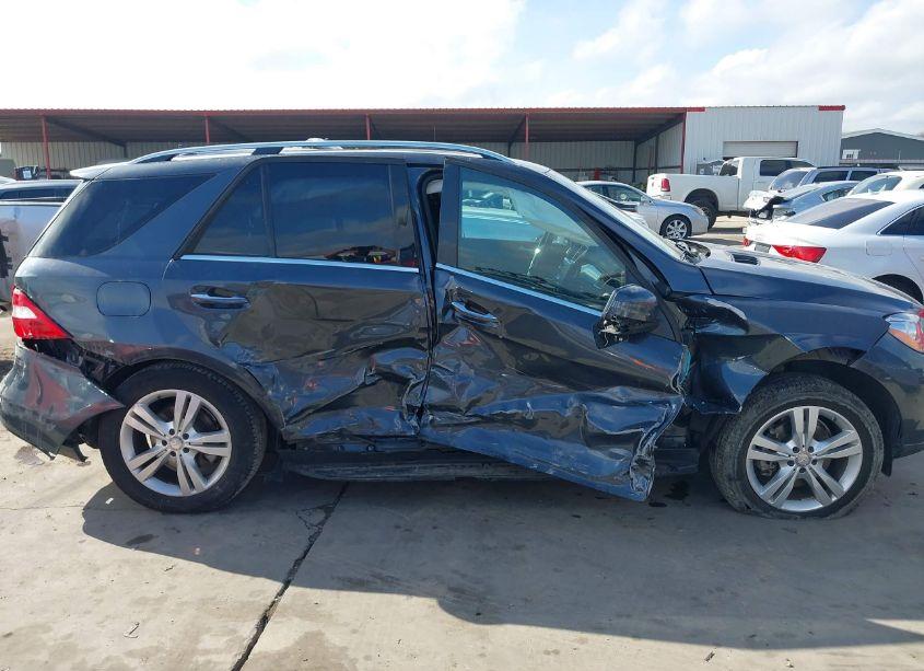 Photo 13 of 2015 Mercedes-benz Ml 350 4MATIC (VIN 4JGDA5HB0FA495705)