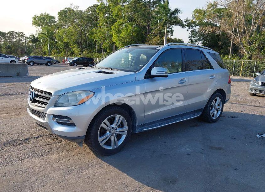 Photo 2 of 2013 Mercedes-benz Ml 350 4MATIC (VIN 4JGDA5HB4DA220741)