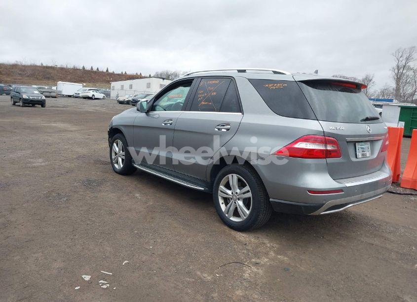 Photo 3 of 2013 Mercedes-benz Ml 350 4MATIC (VIN 4JGDA5HB5DA193503)