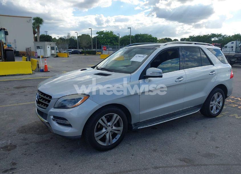 Photo 2 of 2013 Mercedes-benz Ml 350 4MATIC (VIN 4JGDA5HBXDA124869)