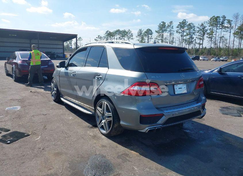 Photo 3 of 2013 Mercedes-benz Ml 63 AMG 4MATIC (VIN 4JGDA7EB9DA155725)