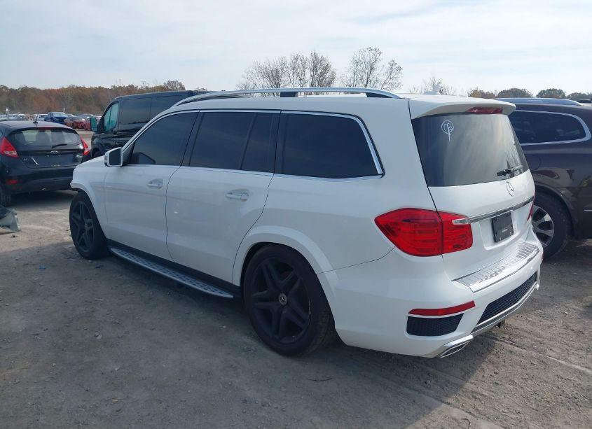 Photo 3 of 2016 Mercedes-benz Gl 550 4MATIC (VIN 4JGDF7DE1GA658229)