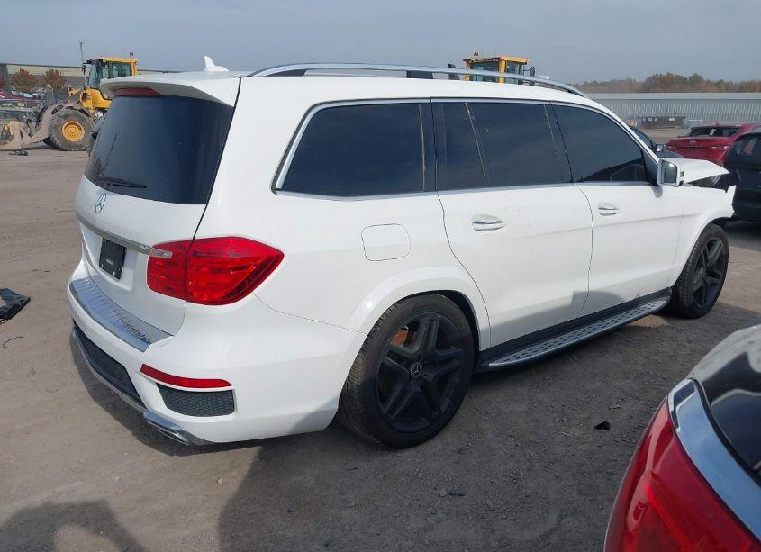 Photo 4 of 2016 Mercedes-benz Gl 550 4MATIC (VIN 4JGDF7DE1GA658229)