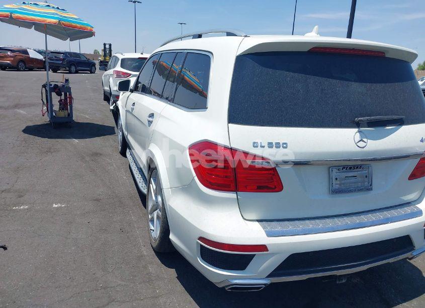 Photo 3 of 2015 Mercedes-benz Gl 550 4MATIC (VIN 4JGDF7DE2FA468258)