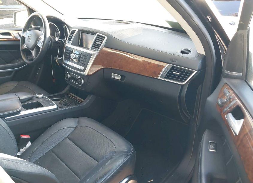 Photo 5 of 2015 Mercedes-benz Gl 550 4MATIC (VIN 4JGDF7DE5FA455424)