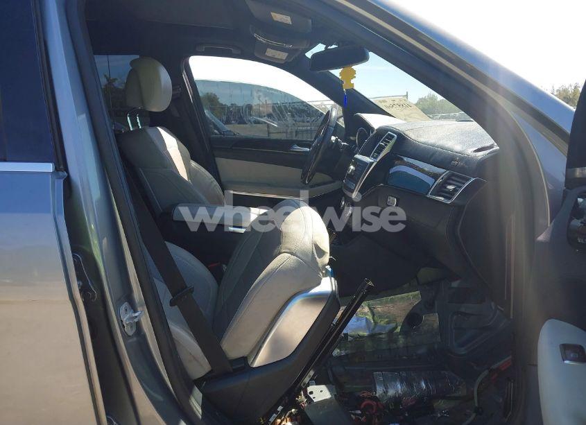 Photo 5 of 2015 Mercedes-benz Gl 550 4MATIC (VIN 4JGDF7DE5FA466293)