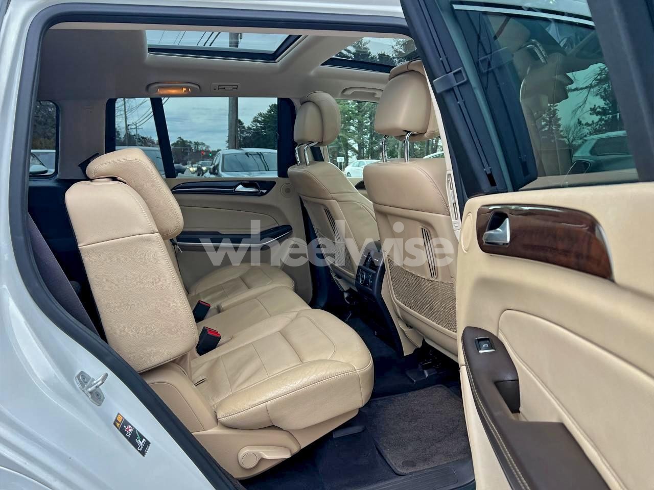 Photo 6 of 2018 MERCEDES-BENZ GLS 550 4MATIC (VIN 4JGDF7DE7JB046604)