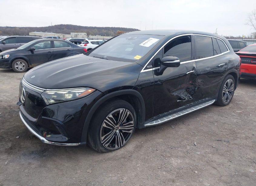 Photo 2 of 2023 Mercedes-benz Eqs 450+ SUV (VIN 4JGDM2DB0PA013960)