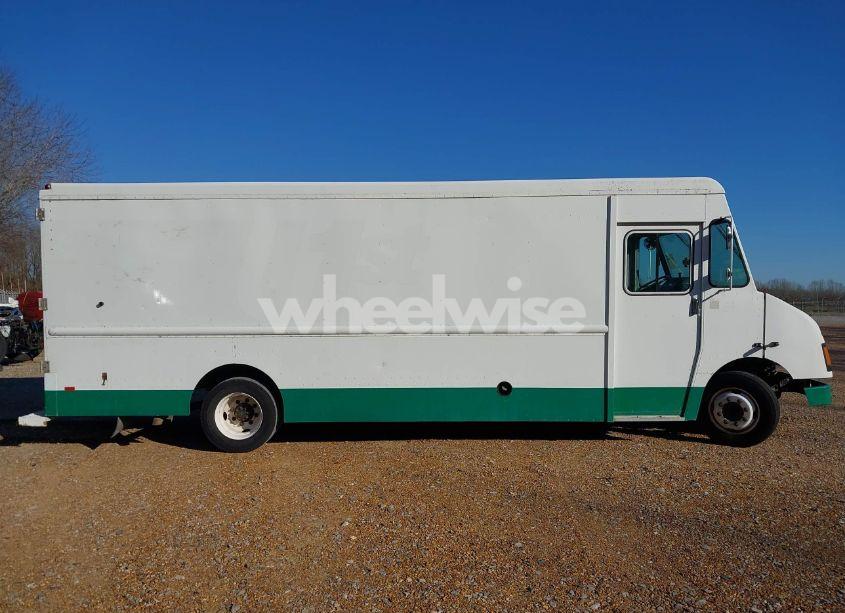 Photo 13 of 2003 Ic Corporation 1000 1652 (VIN 4KAMGABM03A946951)